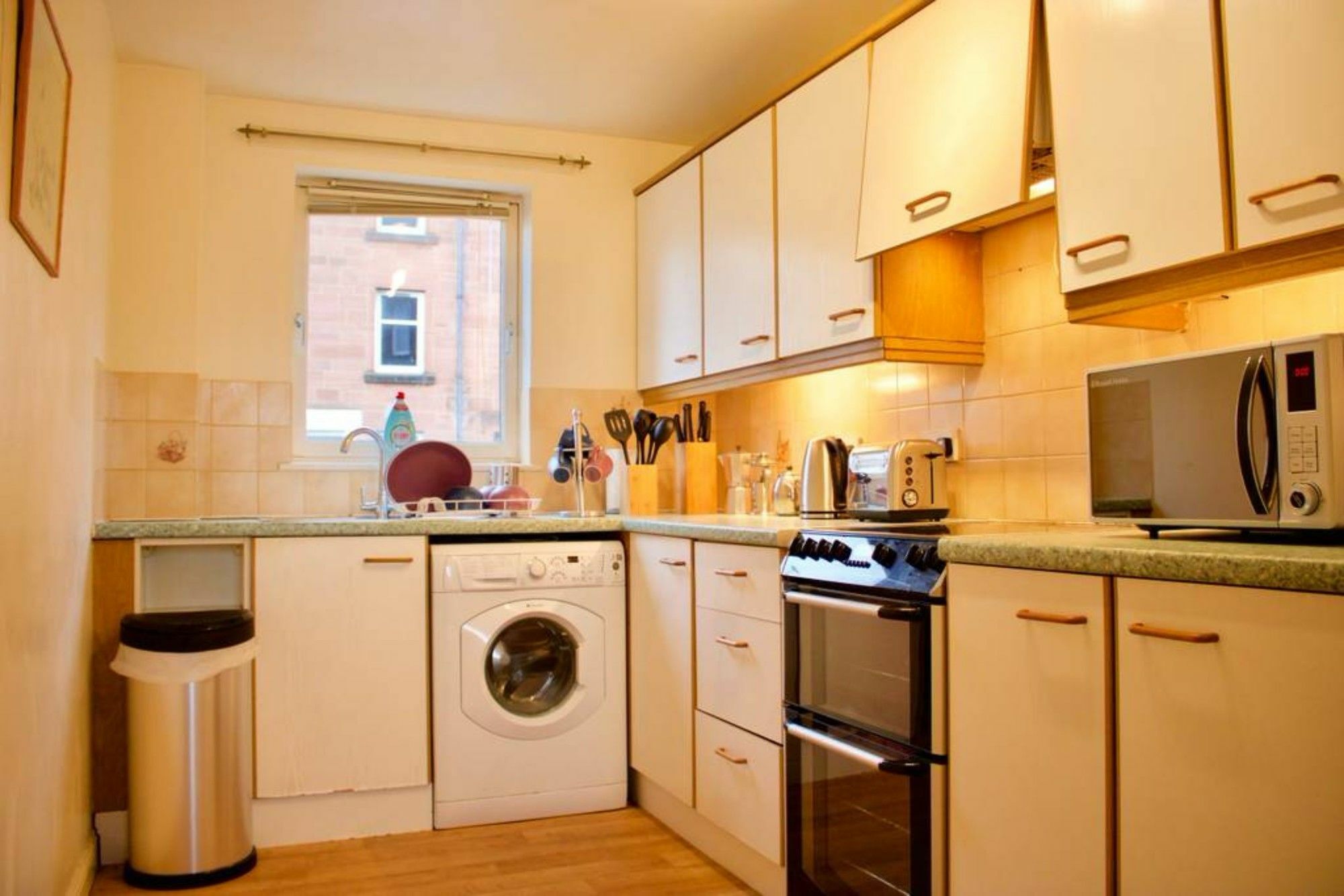 2 Bedroom Flat Near Holyrood Park Sleeps 4 Edinburgh