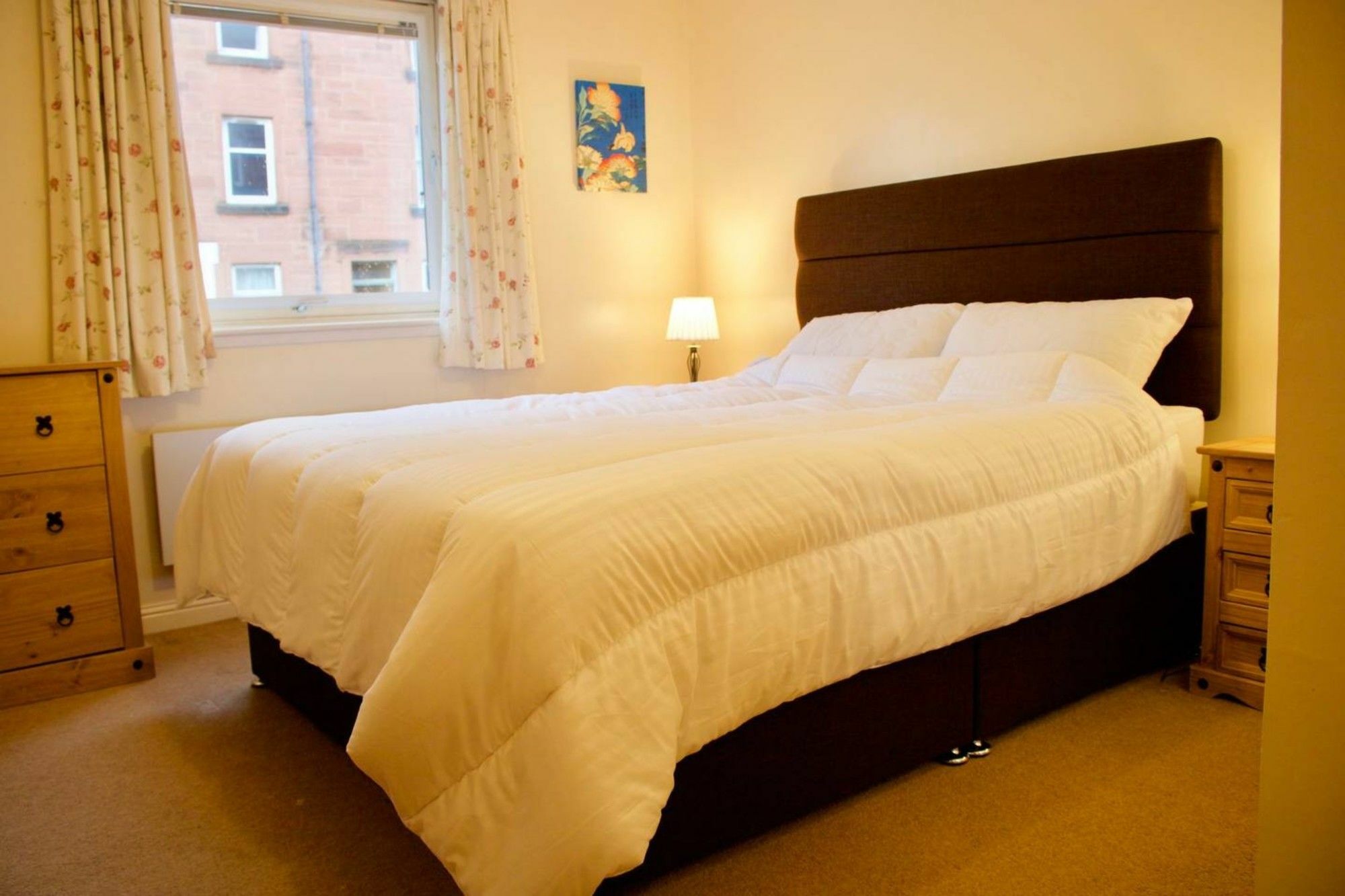 2 Bedroom Flat Near Holyrood Park Sleeps 4 Edinburgh