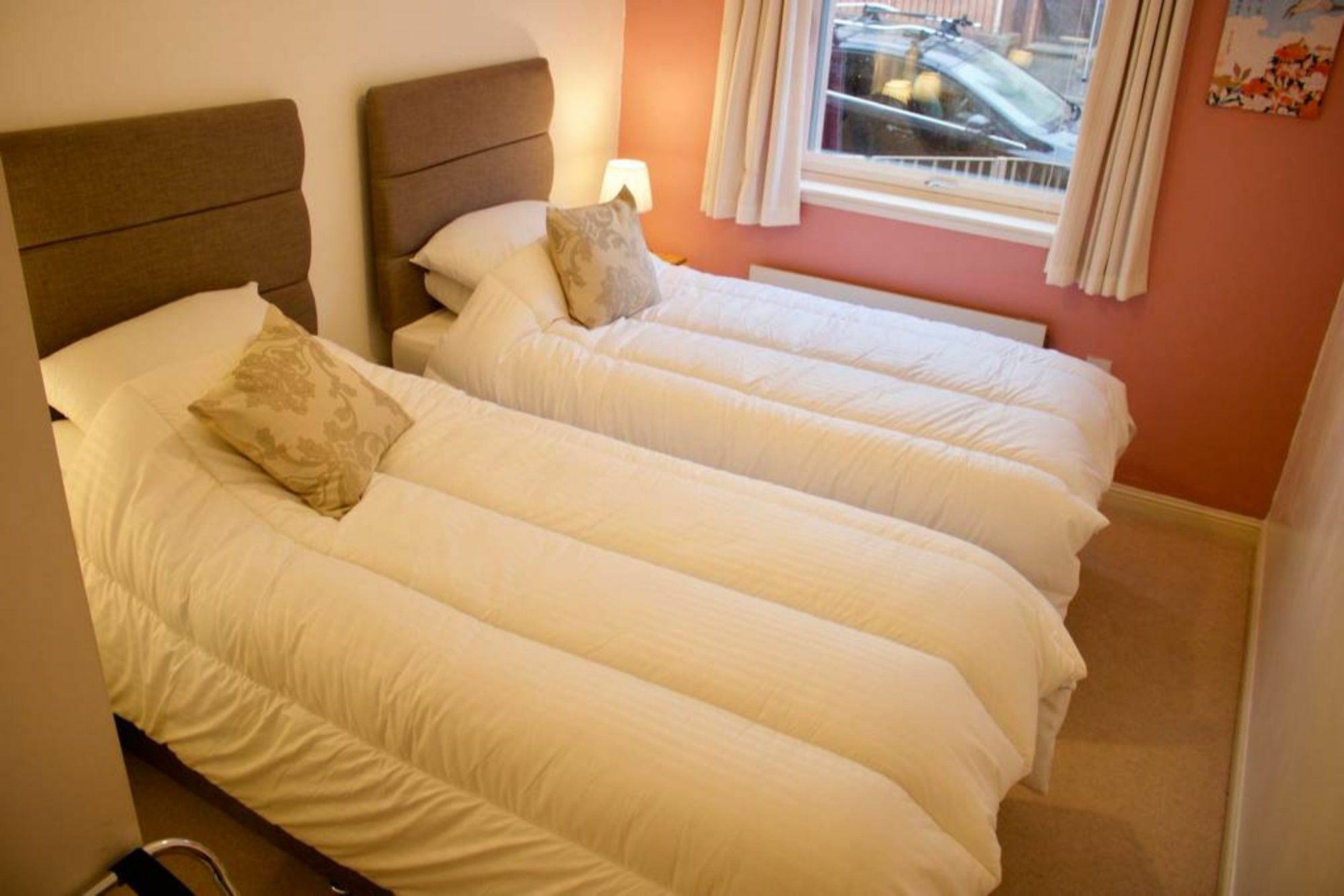 2 Bedroom Flat Near Holyrood Park Sleeps 4 * Edinburgh