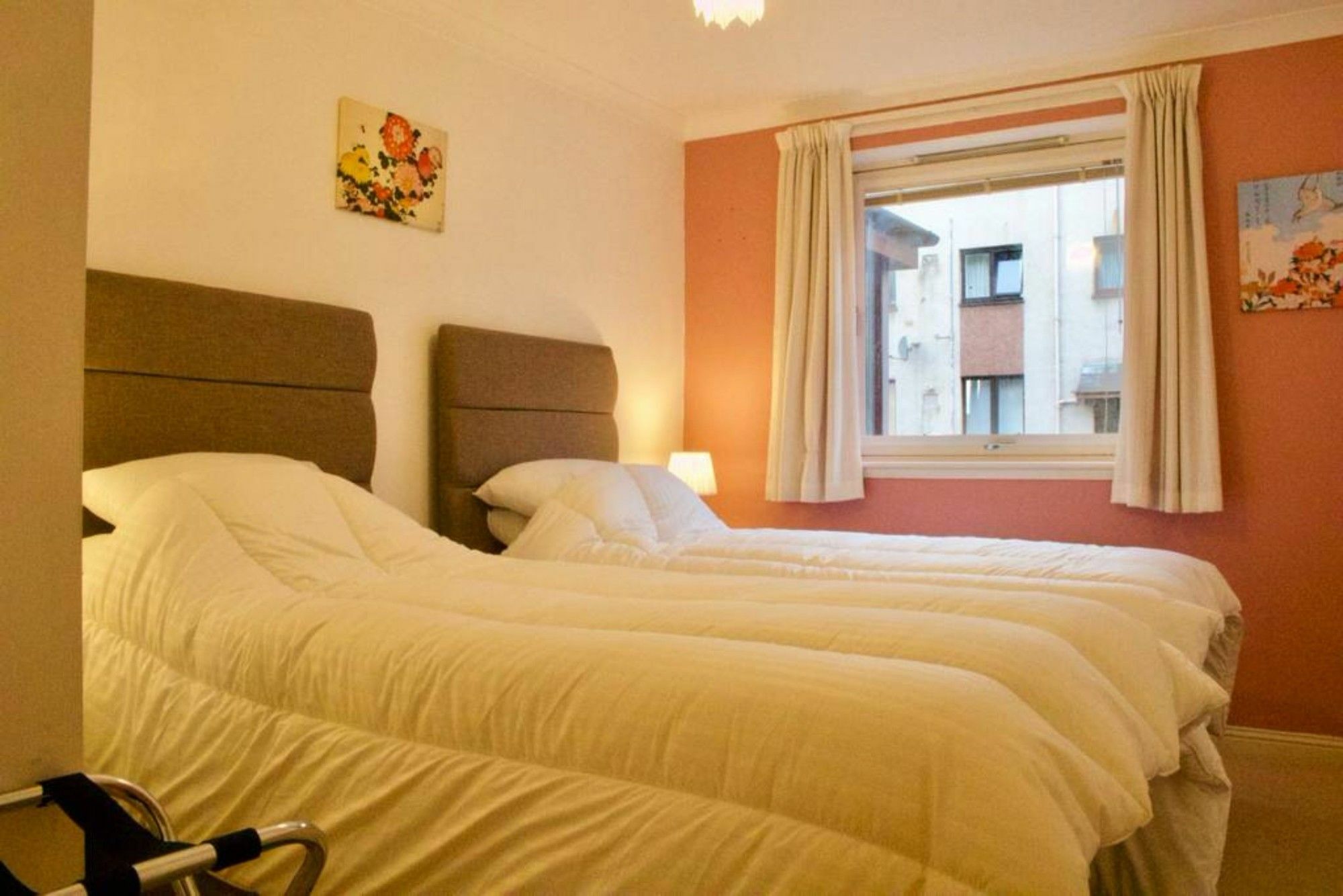 2 Bedroom Flat Near Holyrood Park Sleeps 4 * Edinburgh