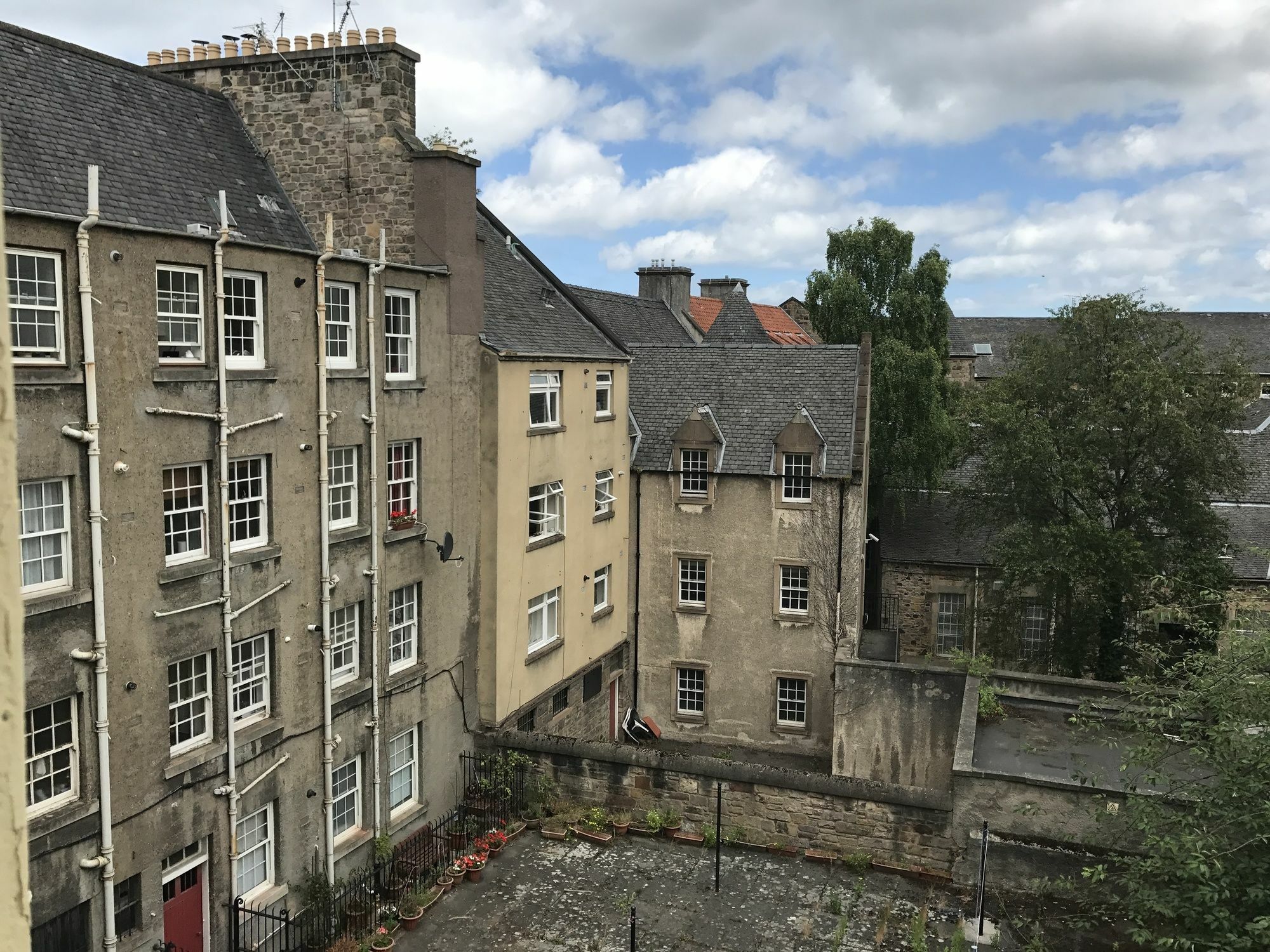 Chessels Court Apartment Edinburgh