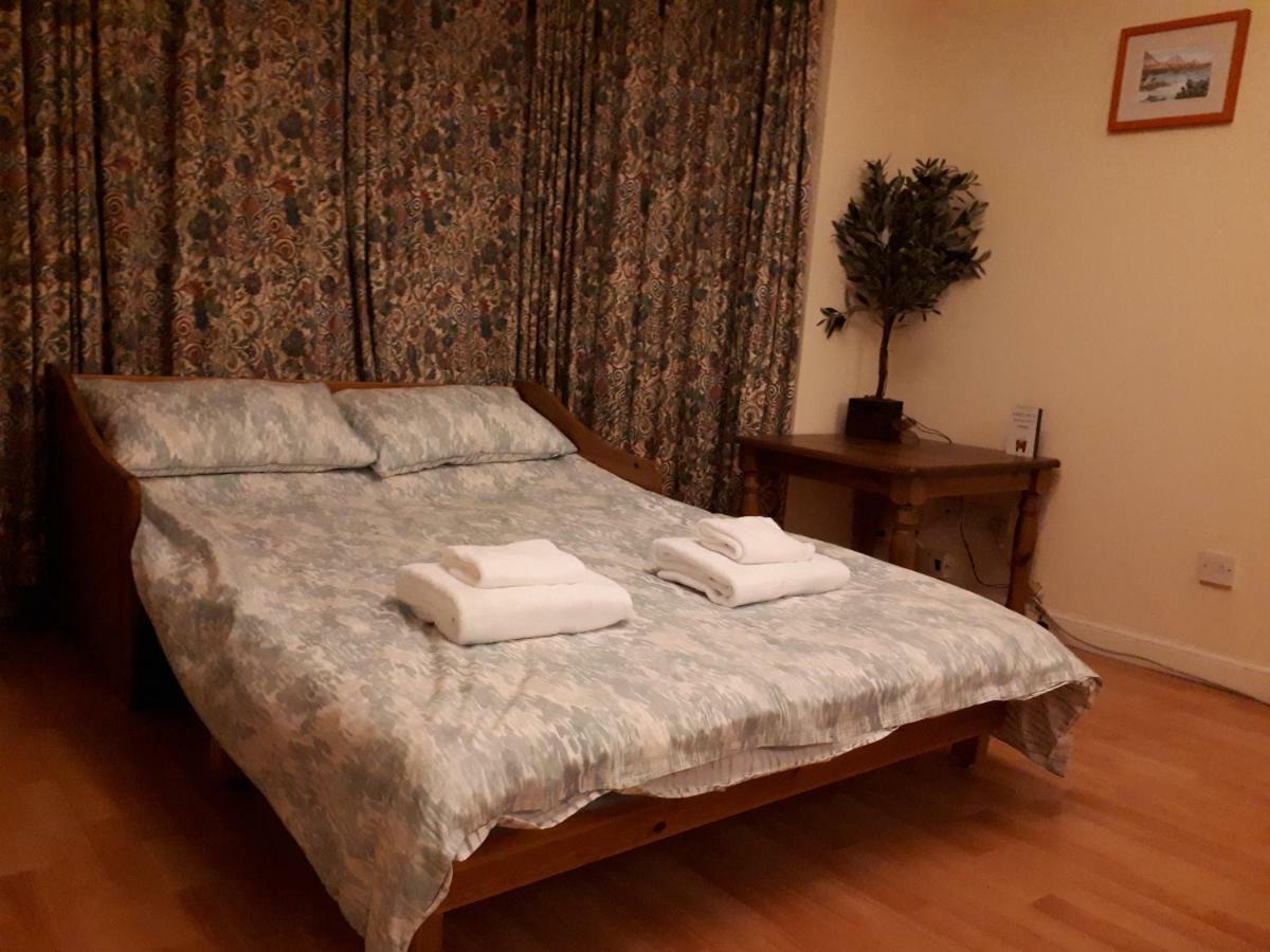 Apartment Central & Stylish 3 Bedroom, 2 Bath, Free Parking Edinburgh