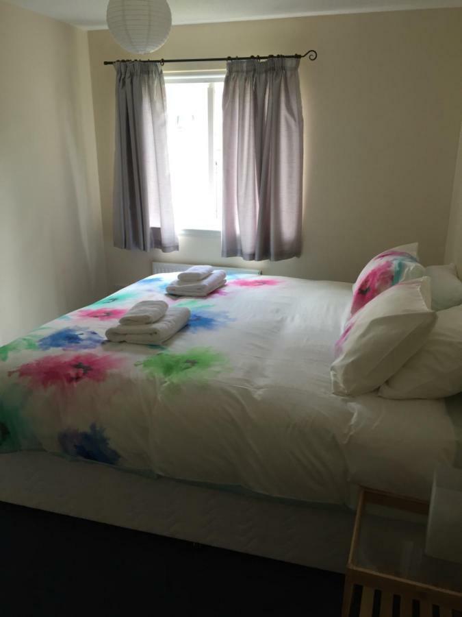 Central & Stylish 3 Bedroom, 2 Bath, Free Parking Apartment Edinburgh
