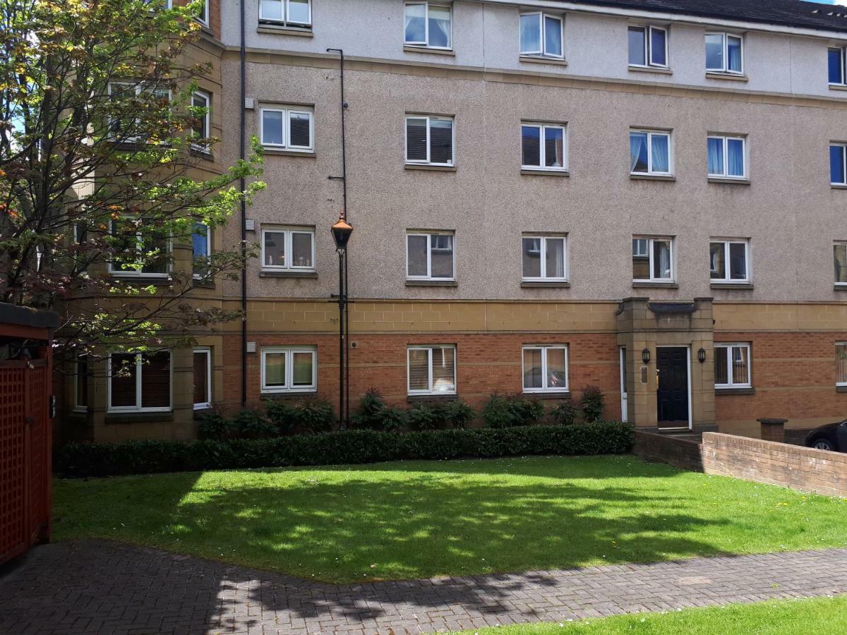 Central & Stylish 3 Bedroom, 2 Bath, Free Parking Apartment