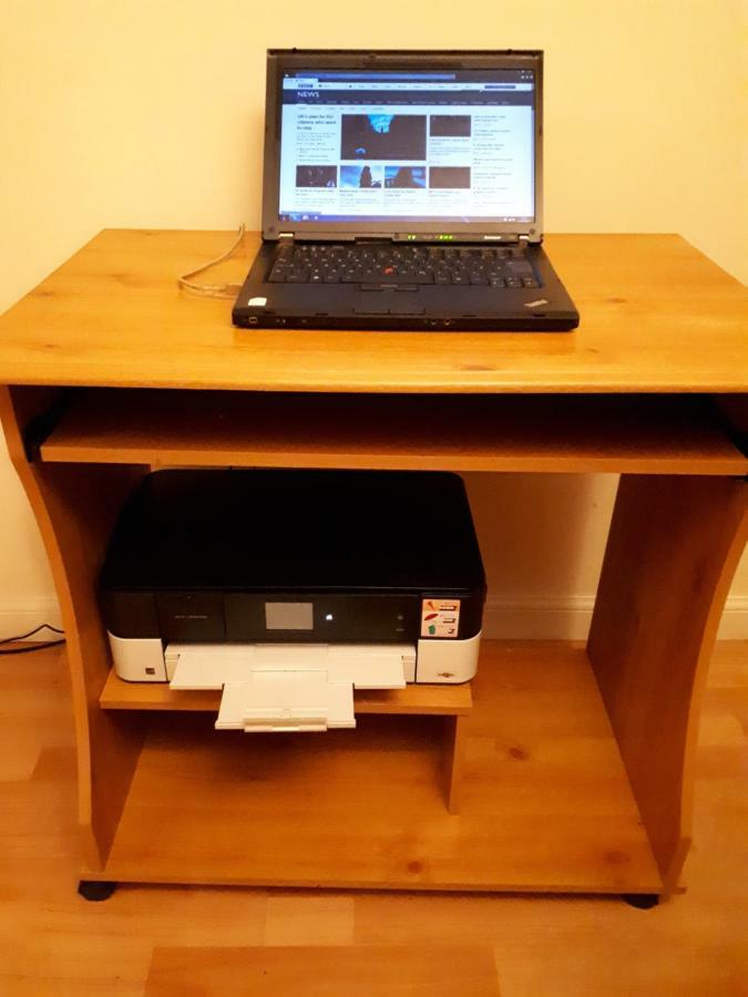 Apartment Central & Stylish 3 Bedroom, 2 Bath, Free Parking *