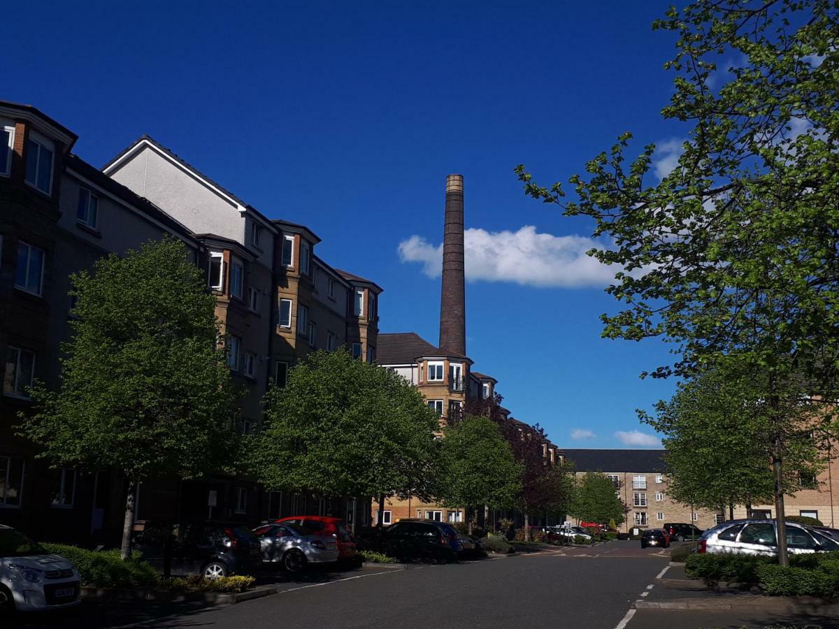 Apartment Central & Stylish 3 Bedroom, 2 Bath, Free Parking *