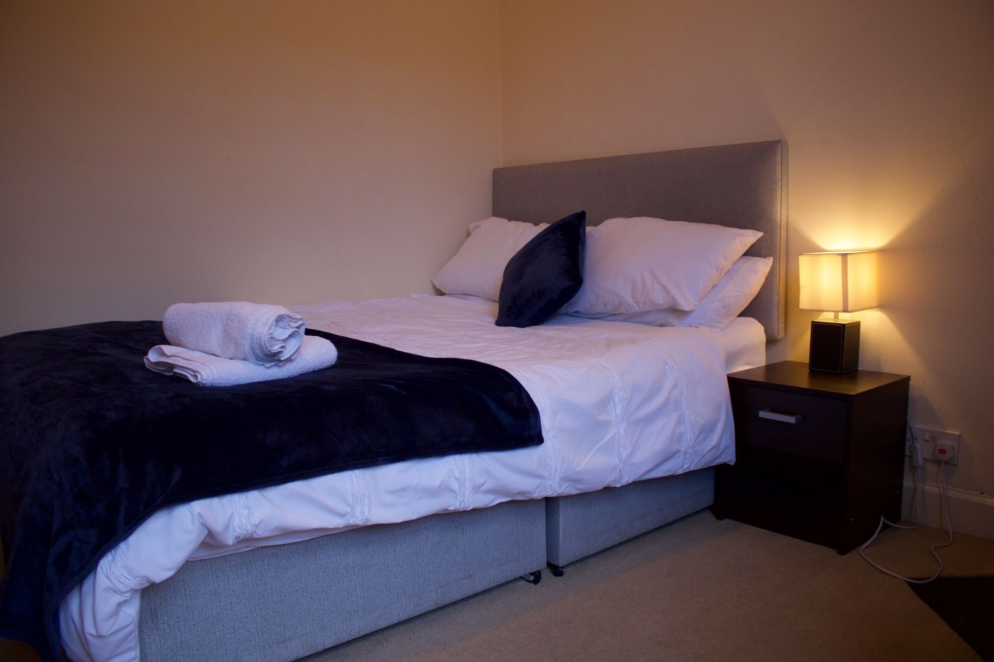 3 Bedroom Centre Apartment Edinburgh
