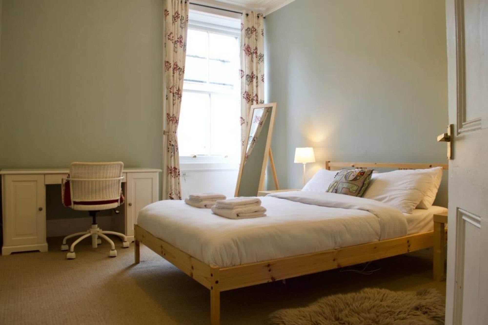 2 Bedroom Flat Near Centre