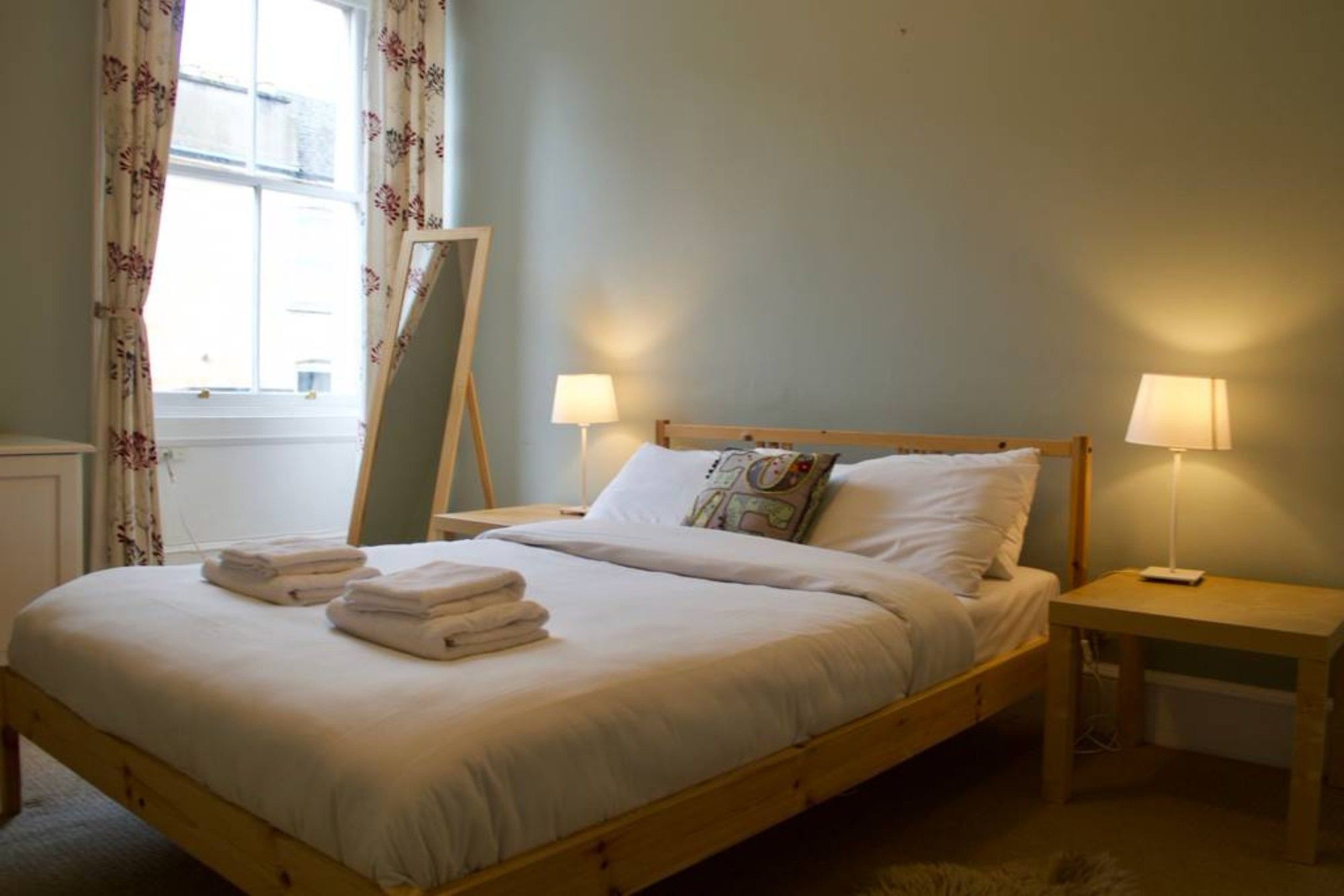 2 Bedroom Flat Near Centre Apartment Edinburgh