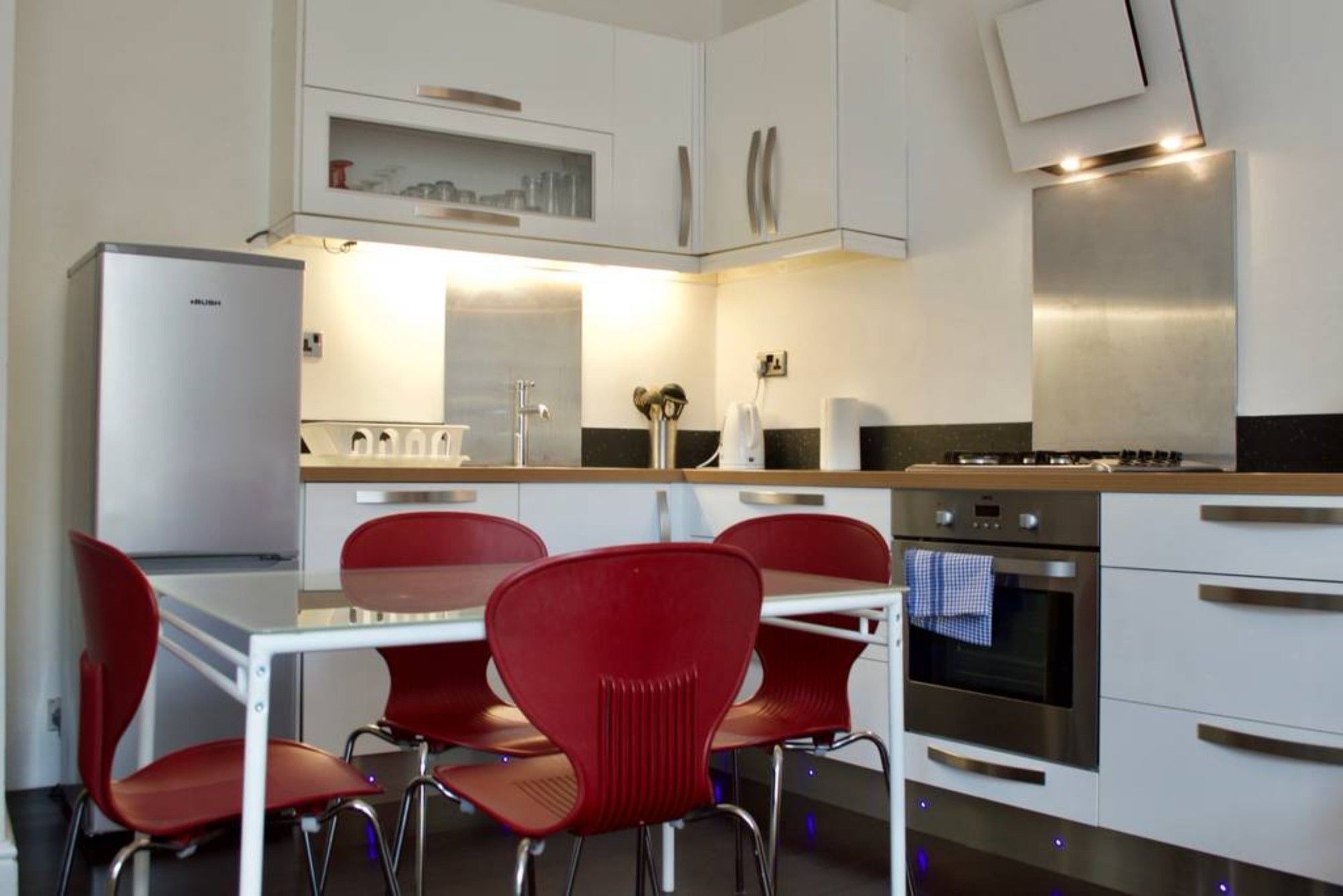 2 Bedroom Flat Near Centre