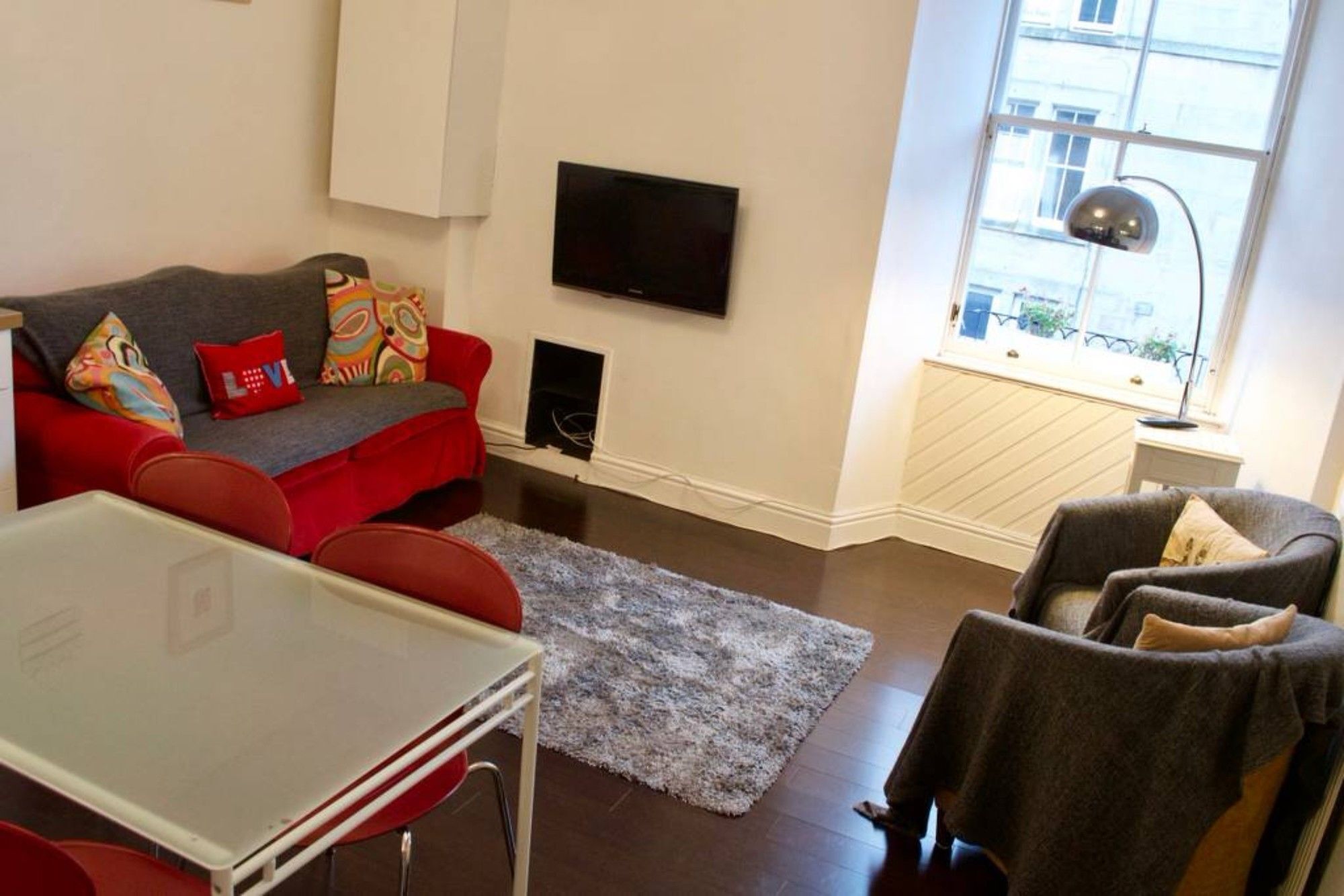Apartment 2 Bedroom Flat Near Centre