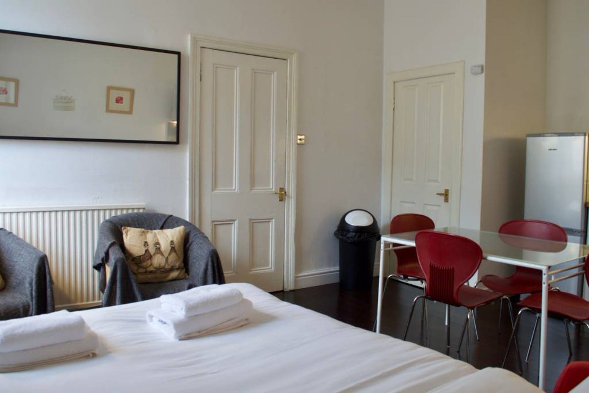 Apartment 2 Bedroom Flat Near Centre