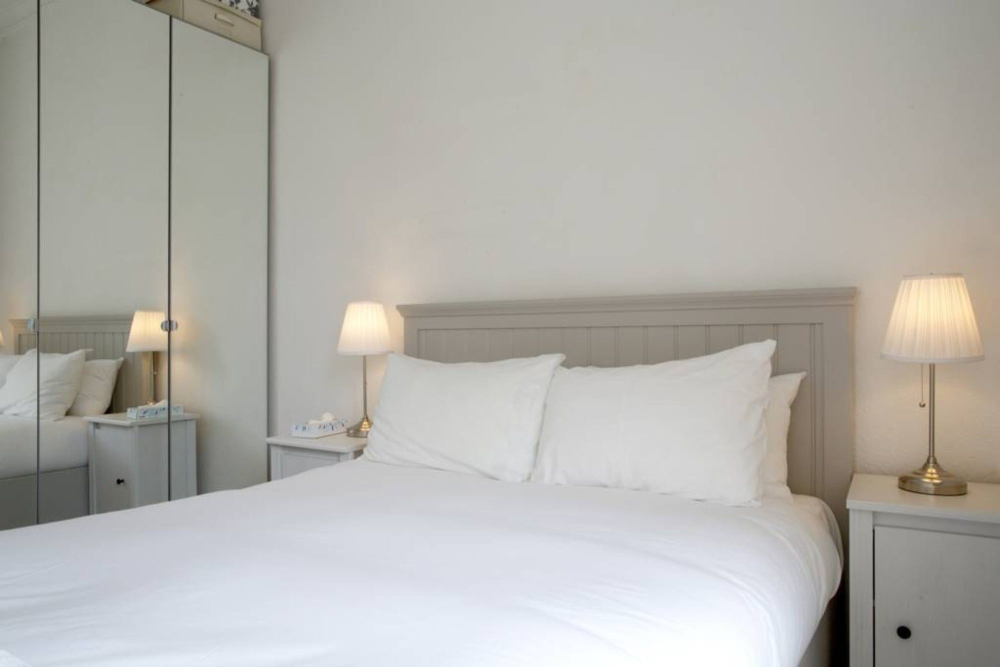 2 Bedroom Flat In New Town Apartment