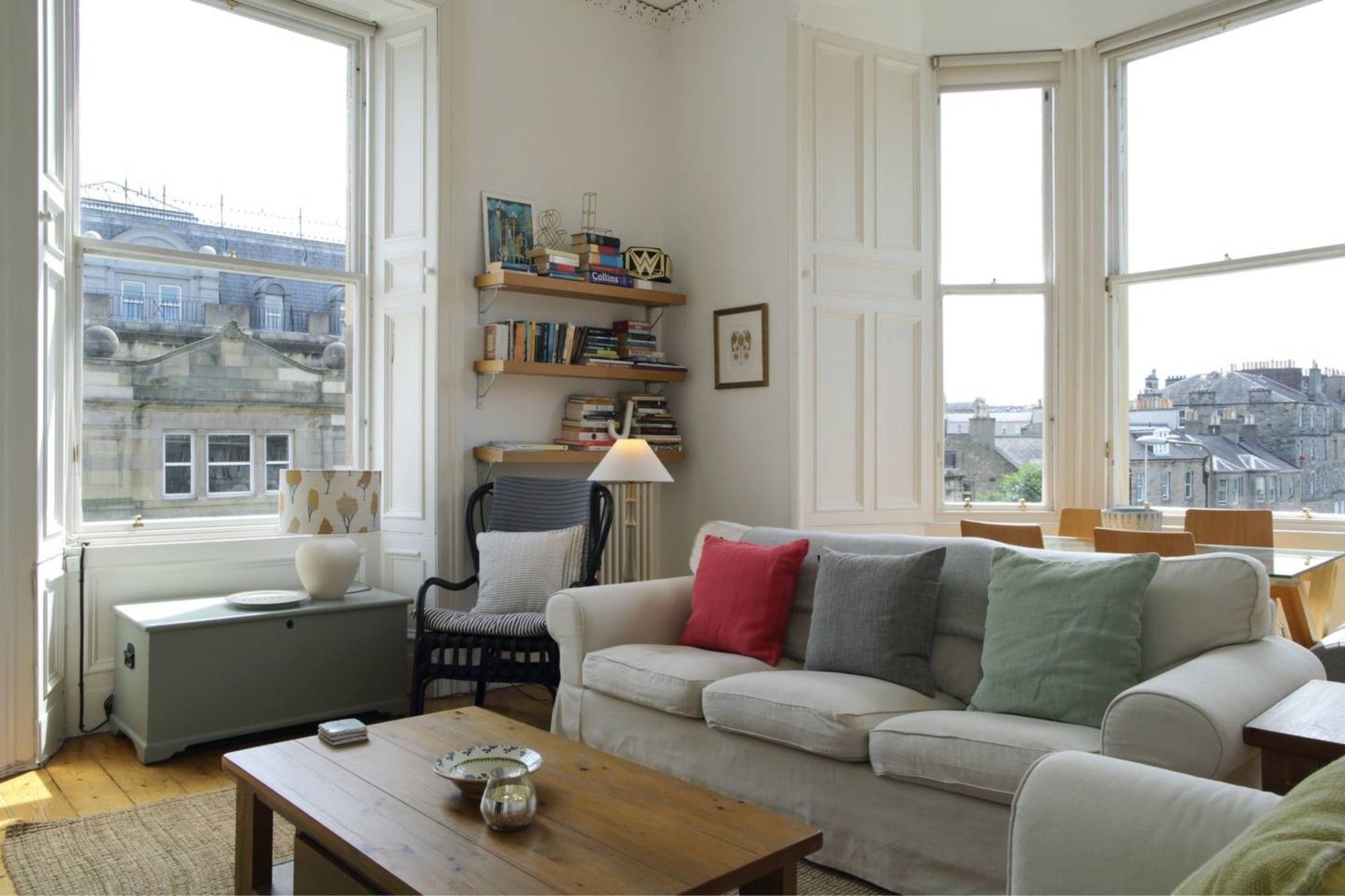 2 Bedroom Flat In New Town Apartment