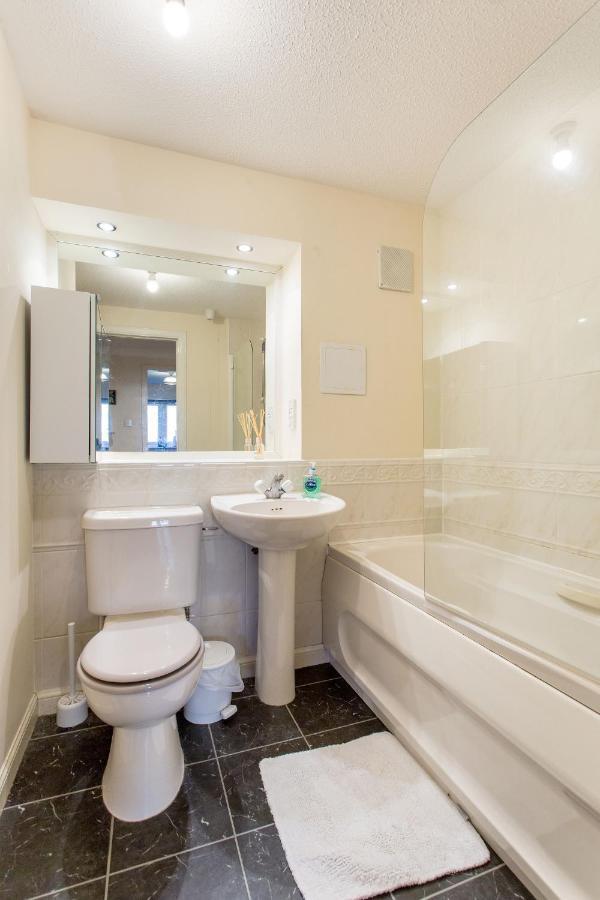 Central & Stylish 3 Bedroom, 2 Bath, Free Parking * Edinburgh