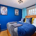 The Exquisite Edinburgh Duplex Sleeps 8