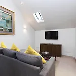 Joivy Contemporary And Vibrant 1Br Flat Near Princes Street
