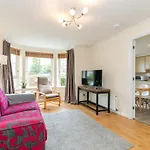 Dicksonfield Quiet Central Family Apartment With Parking