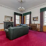 Lovely 2 Bed Flat Located Next To Edinburgh Castle