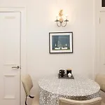 Joivy Stylish Flat Near Calton Hill