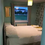 Holiday Apartment With Two Bathrooms, Lift Access