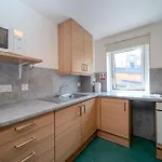 Joivy Budget 2, 4, 5 And 6 Bed Private Flats, In Historic Old Town (Adults Only)
