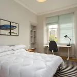 Gorgeous 4 Bed Apartment Right Beside The Meadows