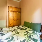 Palm Tree Apartment- Period Home With Cat