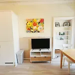 One Bedroom Apartment Behind Edinburgh Castle On The 3Rd Floor