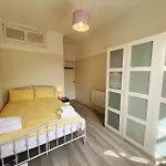 One Bedroom Apartment Behind Edinburgh Castle On The 3Rd Floor