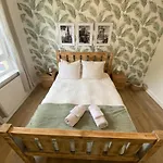 Modern Quiet City Center Airport 2 Bedroom Apartment