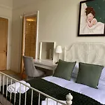 Georgian 4 Bedroom 3 Bathroom New Town Apartment