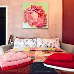 The Prehnite Lounge