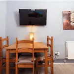 Warm & Welcoming Apartment City Center - Meadows! 2