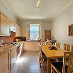 Unique Edinburgh New Town Apartment Near Princes Street