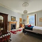 Unique Edinburgh New Town Apartment Near Princes Street
