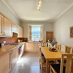 Unique Edinburgh New Town Apartment Near Princes Street