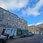 No15 Castle View