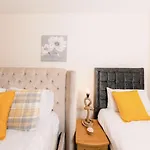 Warm & Welcoming City Centre Apt - Meadows 3!
