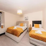 Warm & Welcoming City Centre Apt - Meadows 3!