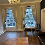 City Centre Large 2 Bedroom Apartment For 5 People