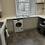 City Centre Large 2 Bedroom Apartment For 5 People