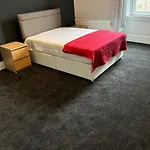 City Centre Large 2 Bedroom Apartment For 5 People