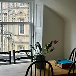 Historic Apartment In Royal Mile