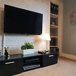 Modern Broughton Apartment - Walk To City Centre And St James Quarter