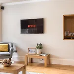 Large Central 3 Bed 3 Bath Apartment - New Town