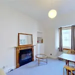 1 Bed Flat Near Edinburgh Castle