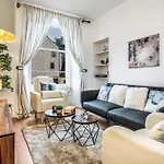 Cozy Central 2 Bed Apt With Great View - Parking