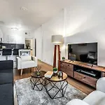 Cozy Central 2 Bed Apt With Great View - Parking