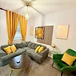 Two Bedroom Apartment-Central Edinburgh-Old Town-Licensed
